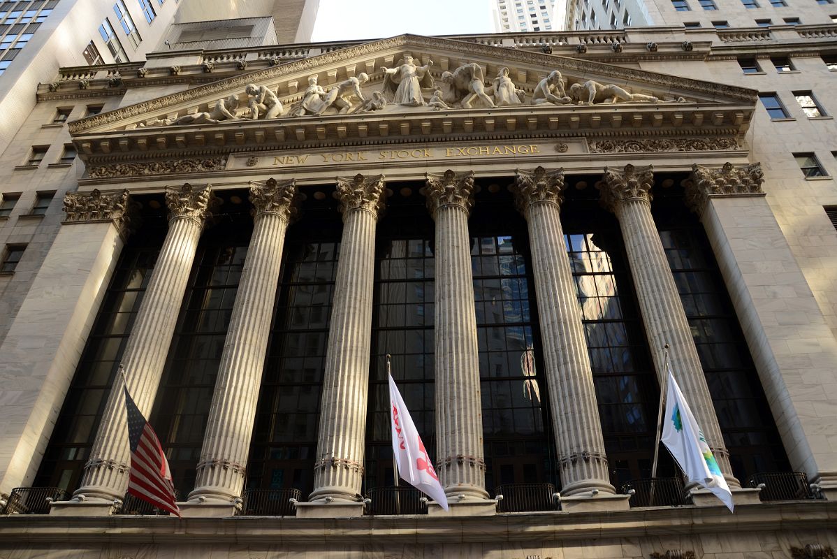 18-4 The New York Stock Exchange In New York Financial District